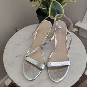 NWOB Kenneth Cole Silver Platinum Sandal